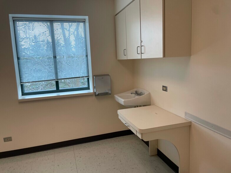 More Photos Of 1170 E Belvidere Rd, Grayslake Medical For Lease