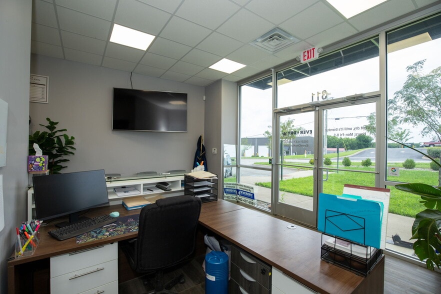 More Photos Of 311 Corporate Dr, Shelbyville Warehouse For Sale
