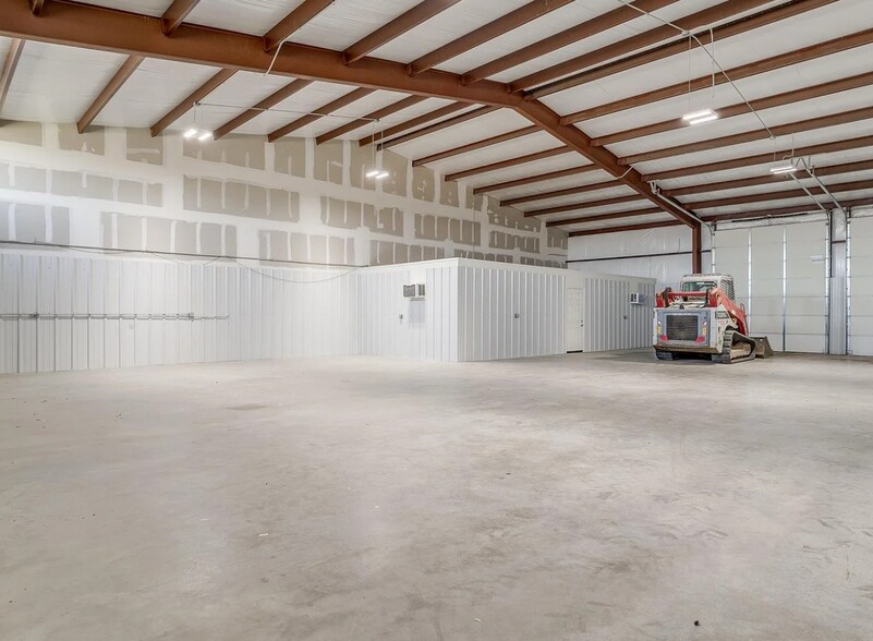 More Photos Of 9115 East Highway 67, Alvarado Showroom For Lease