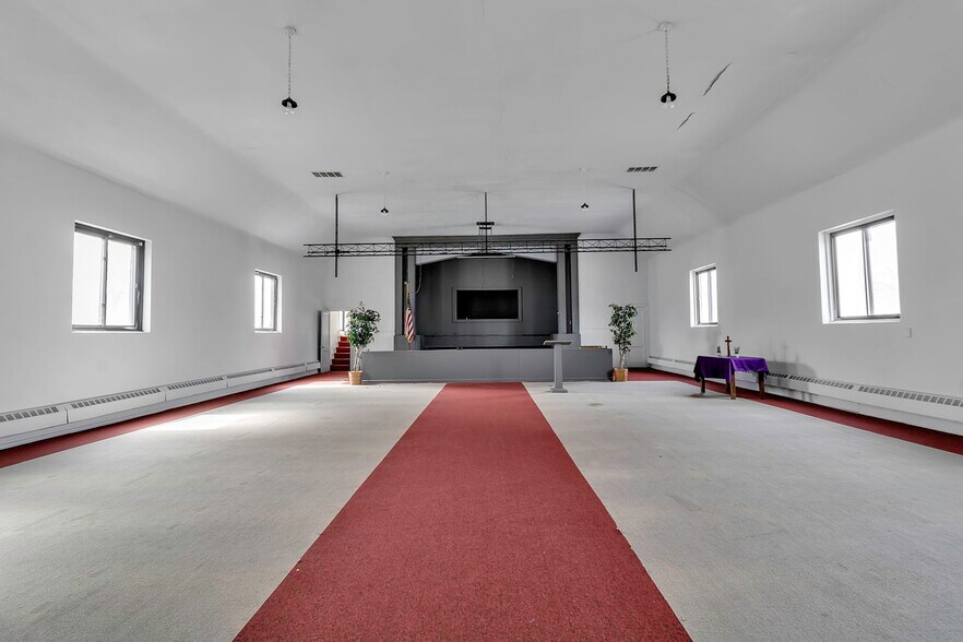More Photos Of 646 Cayuga Dr, Niagara Falls Religious Facility For Sale
