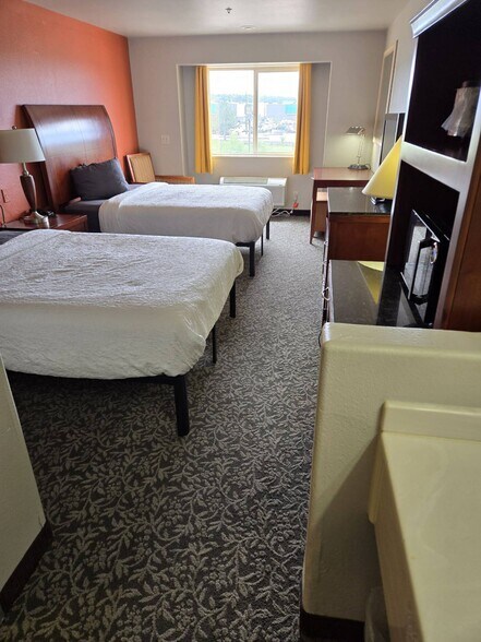 More Photos Of 8350 Razorback Rd, Colorado Springs Hotel For Sale