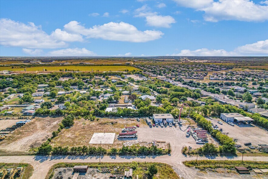 More Photos Of 12725 HWY 290 E, Manor Warehouse For Lease