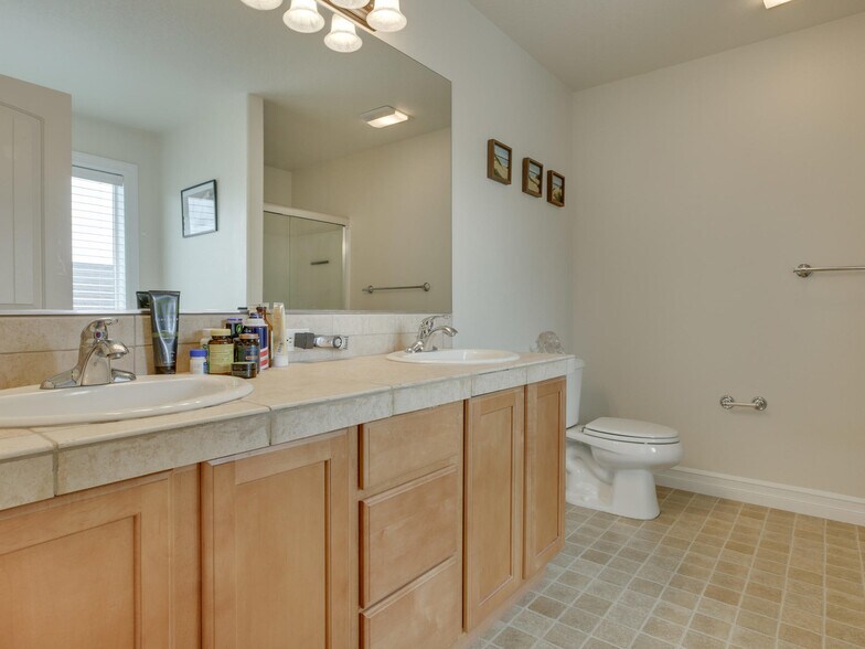 More Photos Of 1647 NE Market Dr, Fairview Apartments For Sale