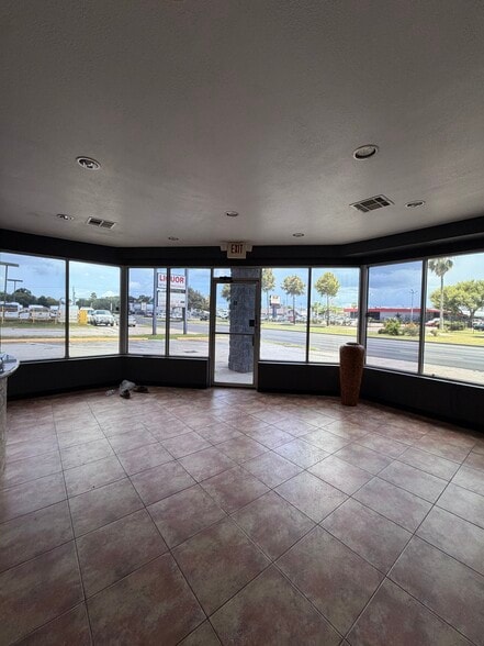 More Photos Of 9206 Richmond Ave, Houston Warehouse For Lease
