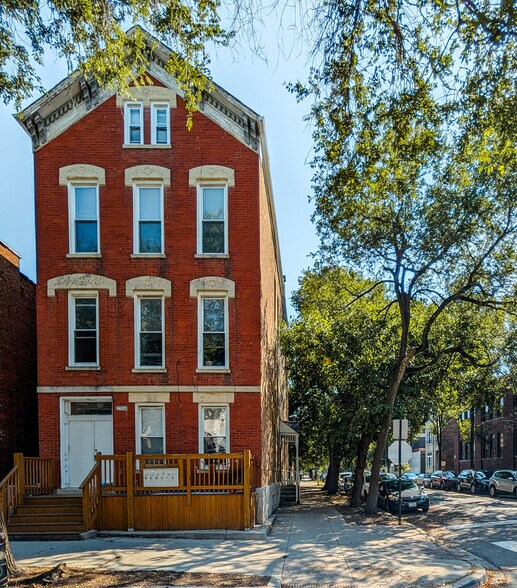 More Photos Of 1437 W Superior St, Chicago Apartments For Sale