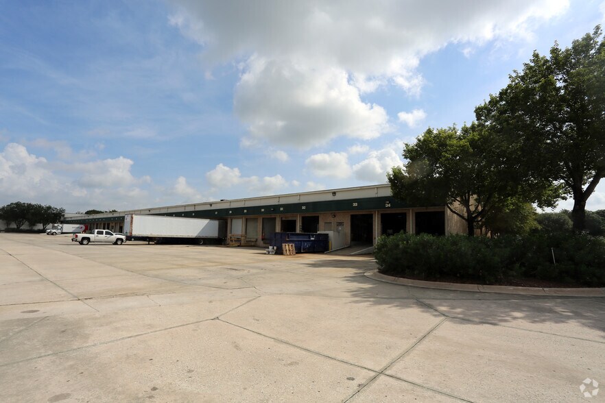 More Photos Of 207 Kelsey Ln, Tampa Truck Terminal For Lease