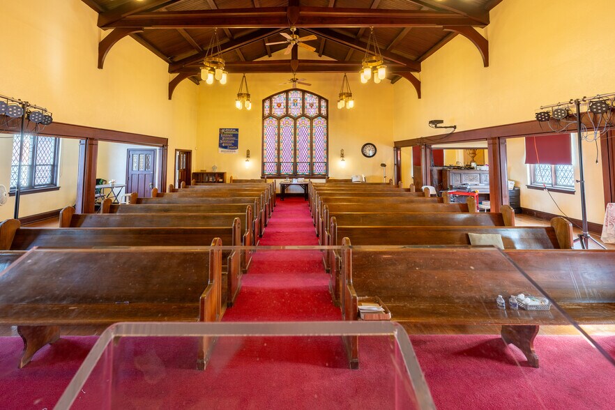 More Photos Of 927 Broadway, Fountain Hill Religious Facility For Sale
