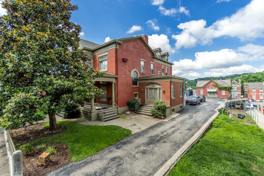 More Photos Of 917 Main St, Covington Funeral Home For Sale