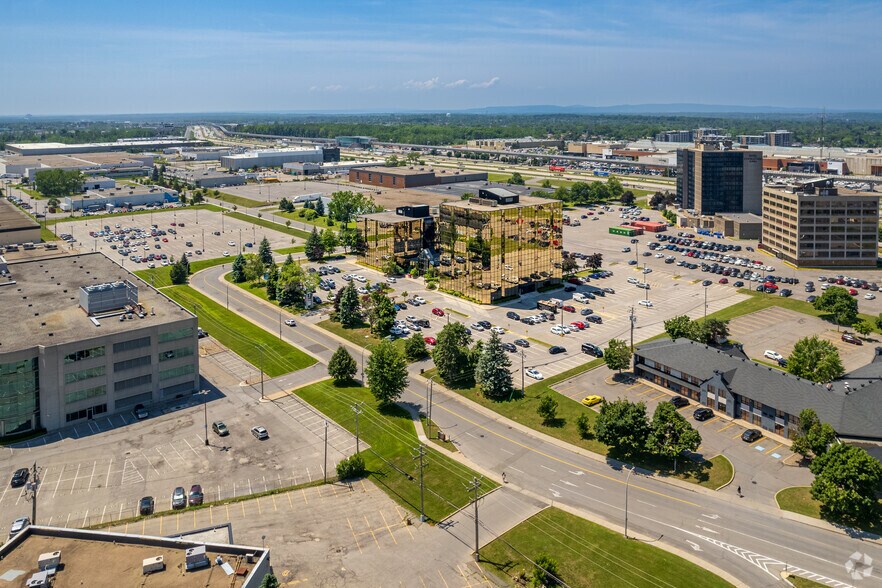More Photos Of 1 Av Holiday, Pointe-claire Office For Lease