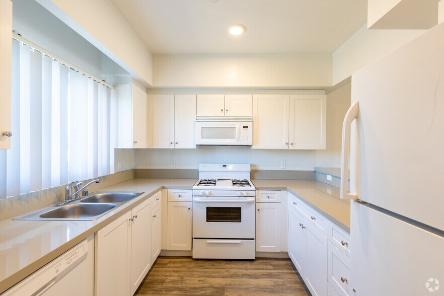 More Photos Of 18528 Chase St, Northridge Apartments For Sale