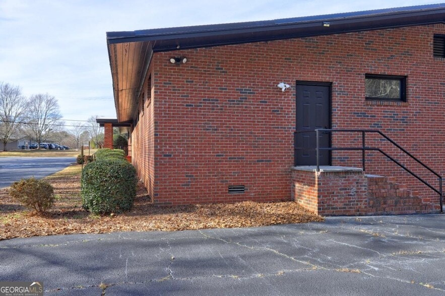 More Photos Of 333 Alcovy St, Monroe Office For Sale
