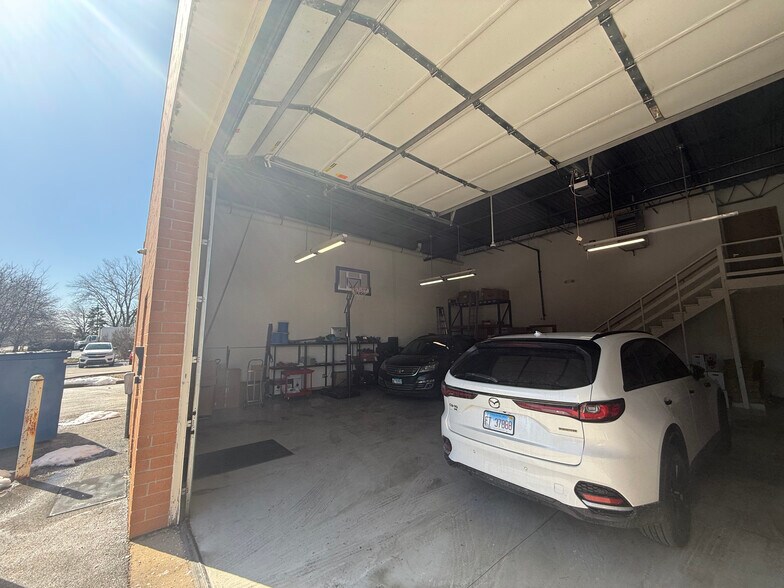 More Photos Of 141-161 Covington Dr, Bloomingdale Light Manufacturing For Lease