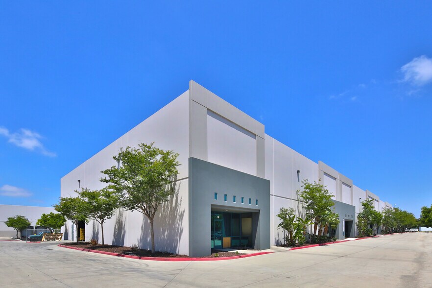 More Photos Of 6987 Calle De Linea, San Diego Unknown For Lease
