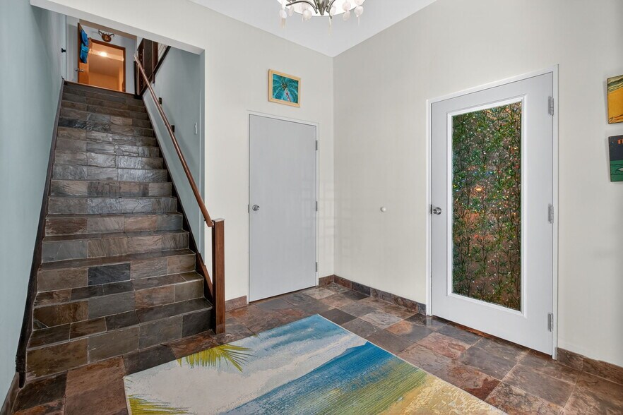 More Photos Of 5657 Shore S blvd, Gulfport Specialty For Sale