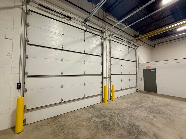More Photos Of 20801 Salisbury Rd, Cleveland Warehouse For Lease