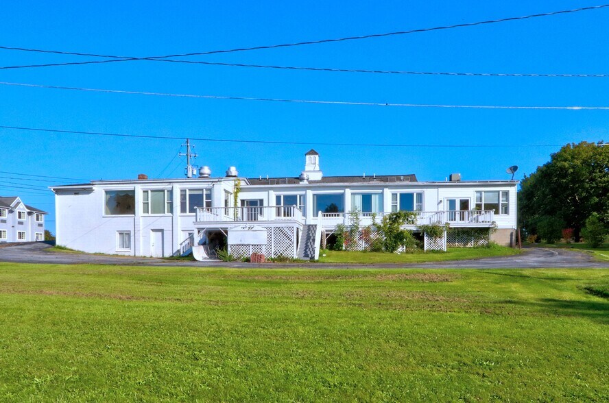 More Photos Of 1978 Route 5 & 20, Waterloo Township Restaurant For Lease