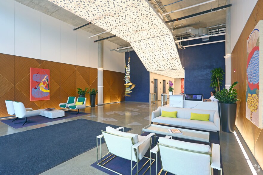 More Photos Of 1201 W Lake St, Chicago General Retail For Lease