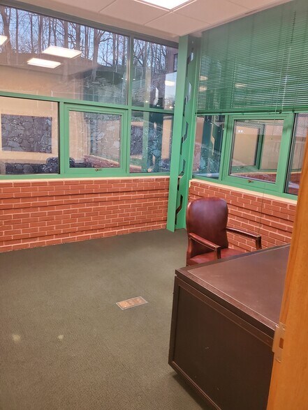 More Photos Of 263 Glenville Rd, Greenwich Storefront Retail Office For Lease
