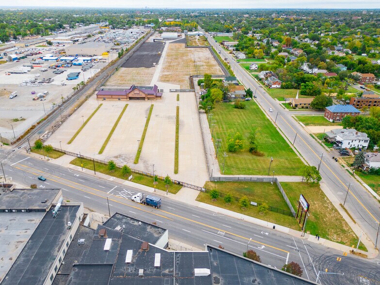 More Photos Of 5970 W Warren Ave, Detroit Warehouse For Lease