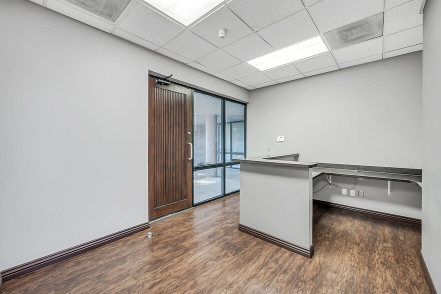 More Photos Of 145 E University Dr, Mesa Office For Lease