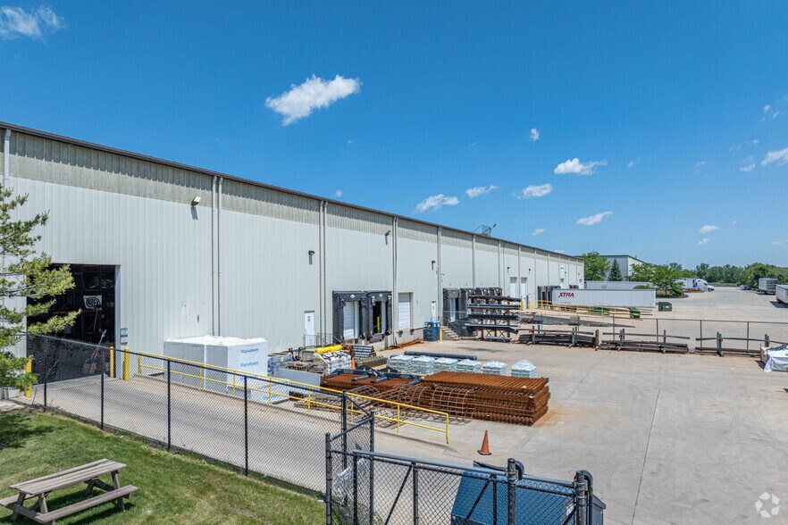 More Photos Of 3400-3474 W Mound Rd, Joliet Warehouse For Lease