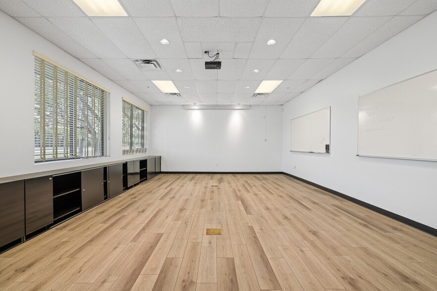 More Photos Of 190 N Bagdad Rd, Leander Unknown For Lease