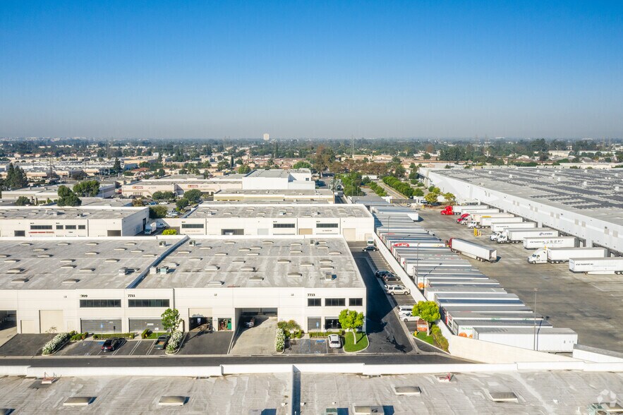 More Photos Of 7617-7621 Somerset Blvd, Paramount Unknown For Lease