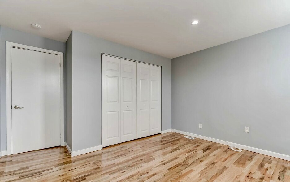 More Photos Of 1049 S Charles St, Baltimore Storefront Retail Residential For Sale