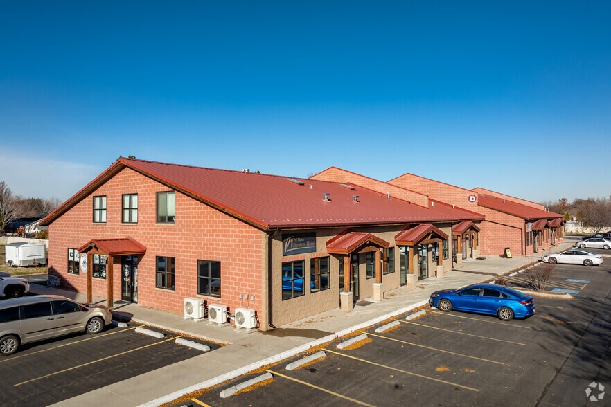 More Photos Of 1921 N Wildwood St, Boise Showroom For Lease