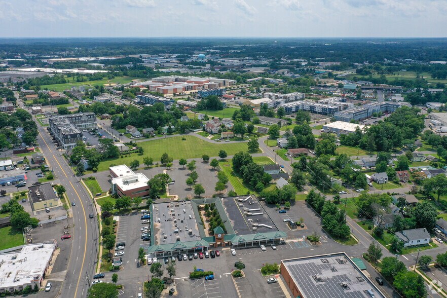 More Photos Of 920-950 Hamilton St, Somerset Freestanding For Lease