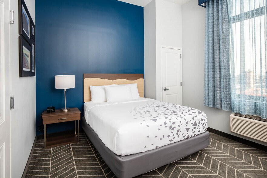 More Photos Of 9-02 38th Ave, Long Island City Hotel For Sale