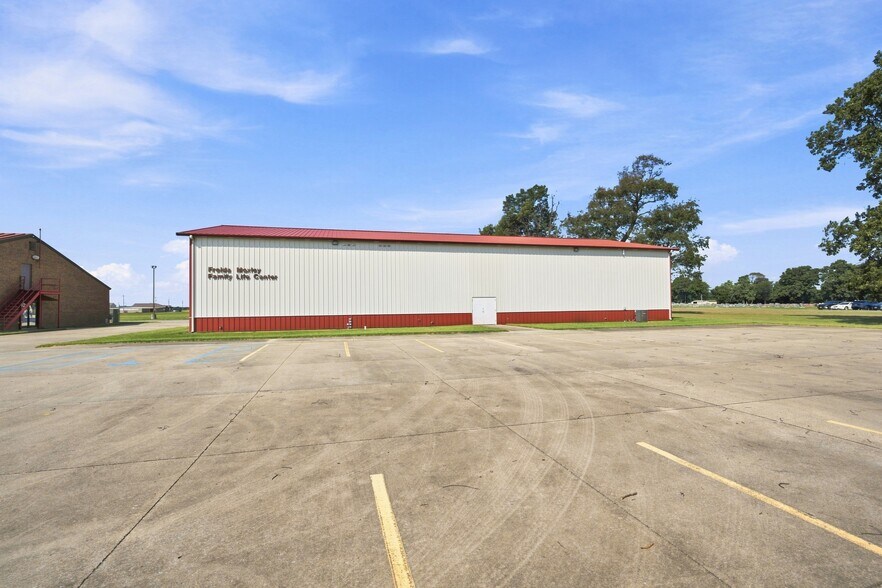 More Photos Of 951 S Kingshighway St, Sikeston Office For Sale
