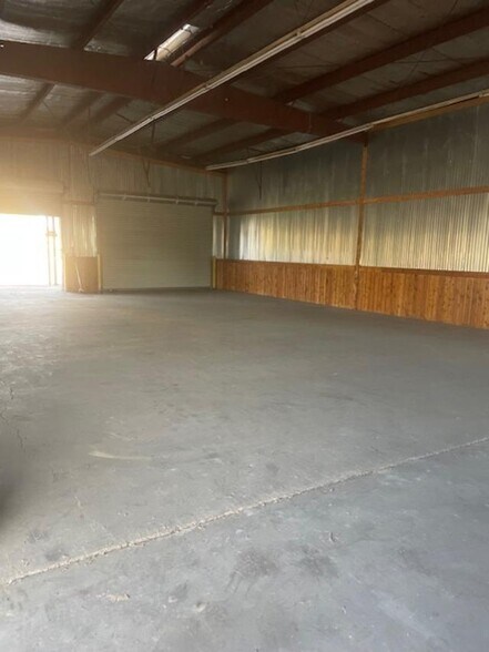 More Photos Of 2100 S 4th St, Crockett Light Distribution For Sale