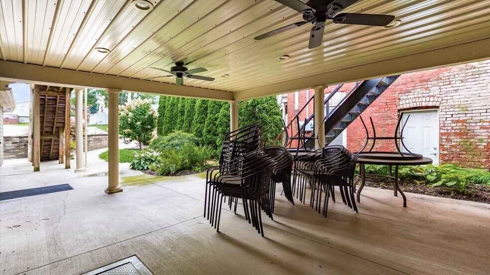 More Photos Of 120 W Main St, Somerset Flex For Sale