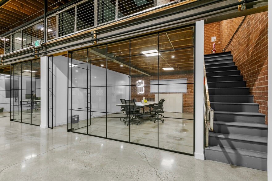 More Photos Of 1604 Venice Blvd, Los Angeles Showroom For Lease