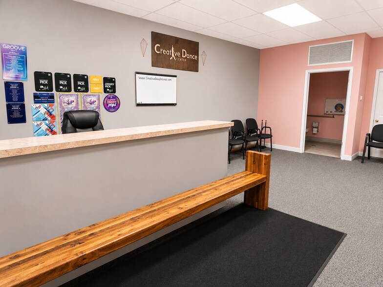 More Photos Of 11504 183rd Pl, Orland Park Office For Sale