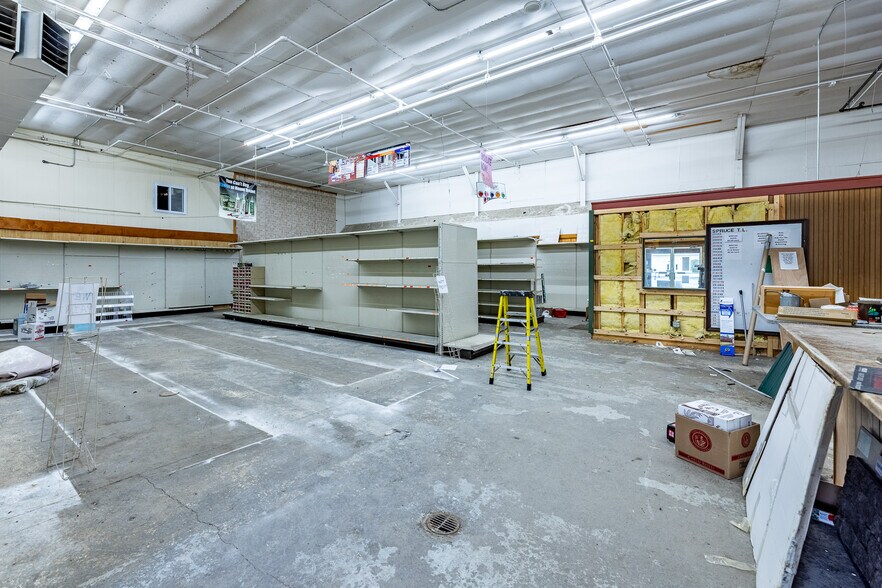 More Photos Of 1139-1143 Clark Pond Rd, North Haverhill Manufacturing For Sale