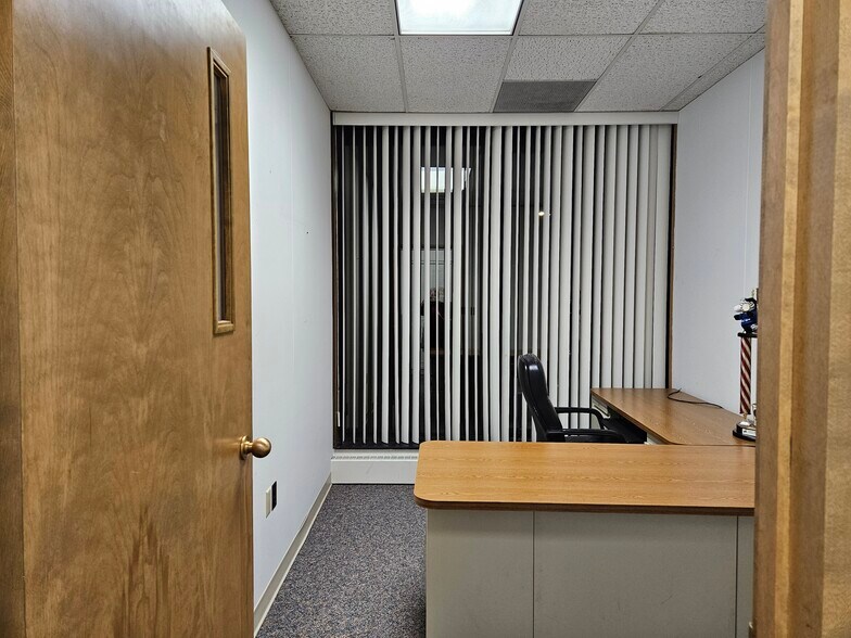 More Photos Of 1258 S Washington Ave, Saginaw Office For Sale