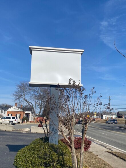 More Photos Of 1496 Anderson Hwy, Cumberland Bank For Lease