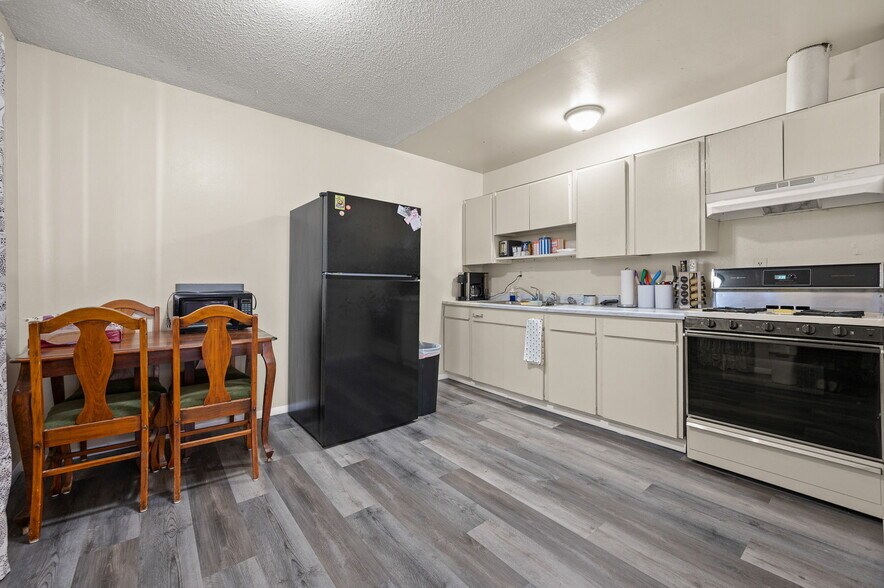 More Photos Of 301 Copper St, Kingman Apartments For Sale