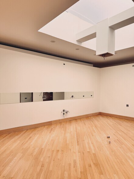 More Photos Of 1507-1509 S Michigan Ave, Chicago General Retail For Sale