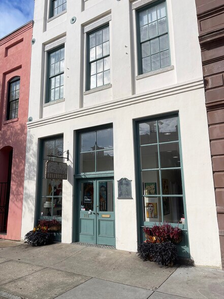 More Photos Of 111 E Bay St, Charleston Storefront Retail Office For Lease
