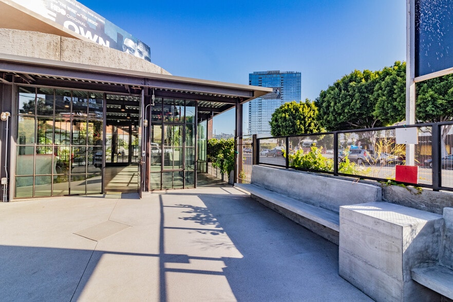 More Photos Of 3050 S La Cienega Blvd, Culver City Storefront Retail Office For Sale