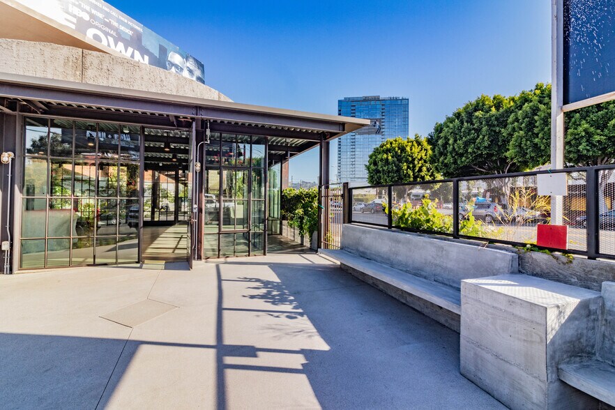 More Photos Of 3050 S La Cienega Blvd, Culver City Storefront Retail Office For Lease