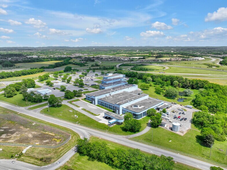 More Photos Of 5000 Northfield Ln, Spring Hill Movie Radio TVStudio For Sale