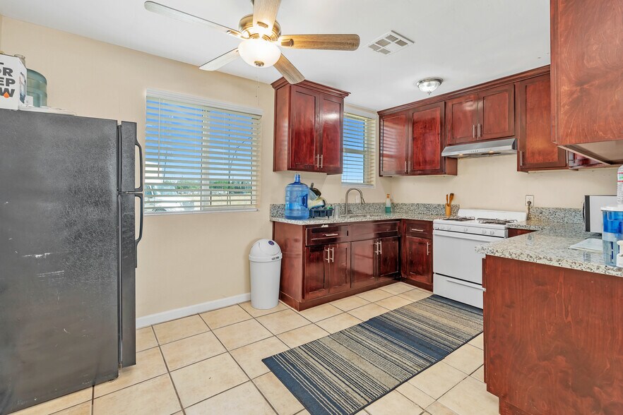 More Photos Of 5915 Weedpatch Hwy, Bakersfield Apartments For Sale