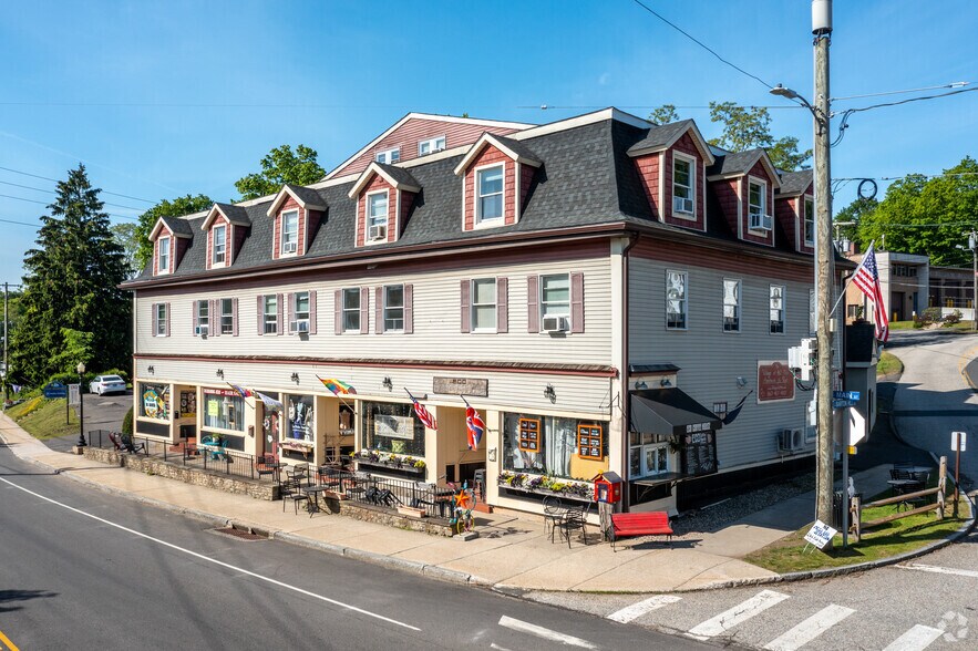More Photos Of 82 Main St, East Hampton Apartments For Lease