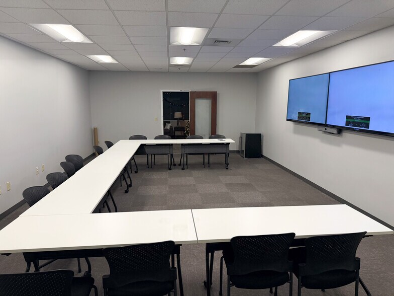 More Photos Of 10125 Berkeley Place Dr, Charlotte Office For Sale