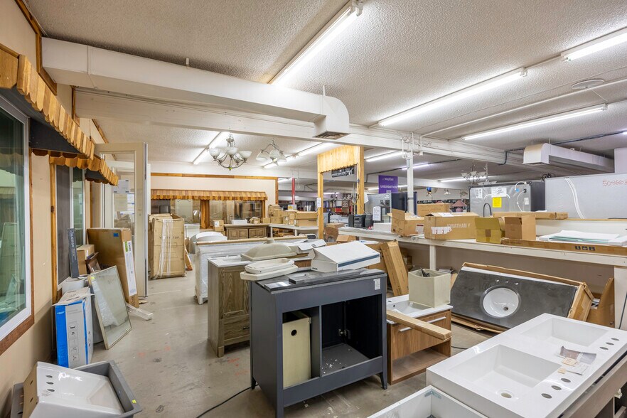 More Photos Of 655 W Cottonwood Ln, Casa Grande Showroom For Sale