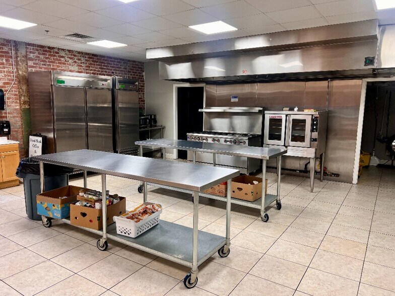 More Photos Of 416 S Glenwood Ave, Dalton Light Manufacturing For Sale